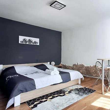 ゲストハウス Moonlight Apartman-premium Lakosztaly *