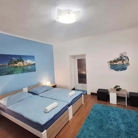 ゲストハウス Moonlight Apartman-premium Lakosztaly *